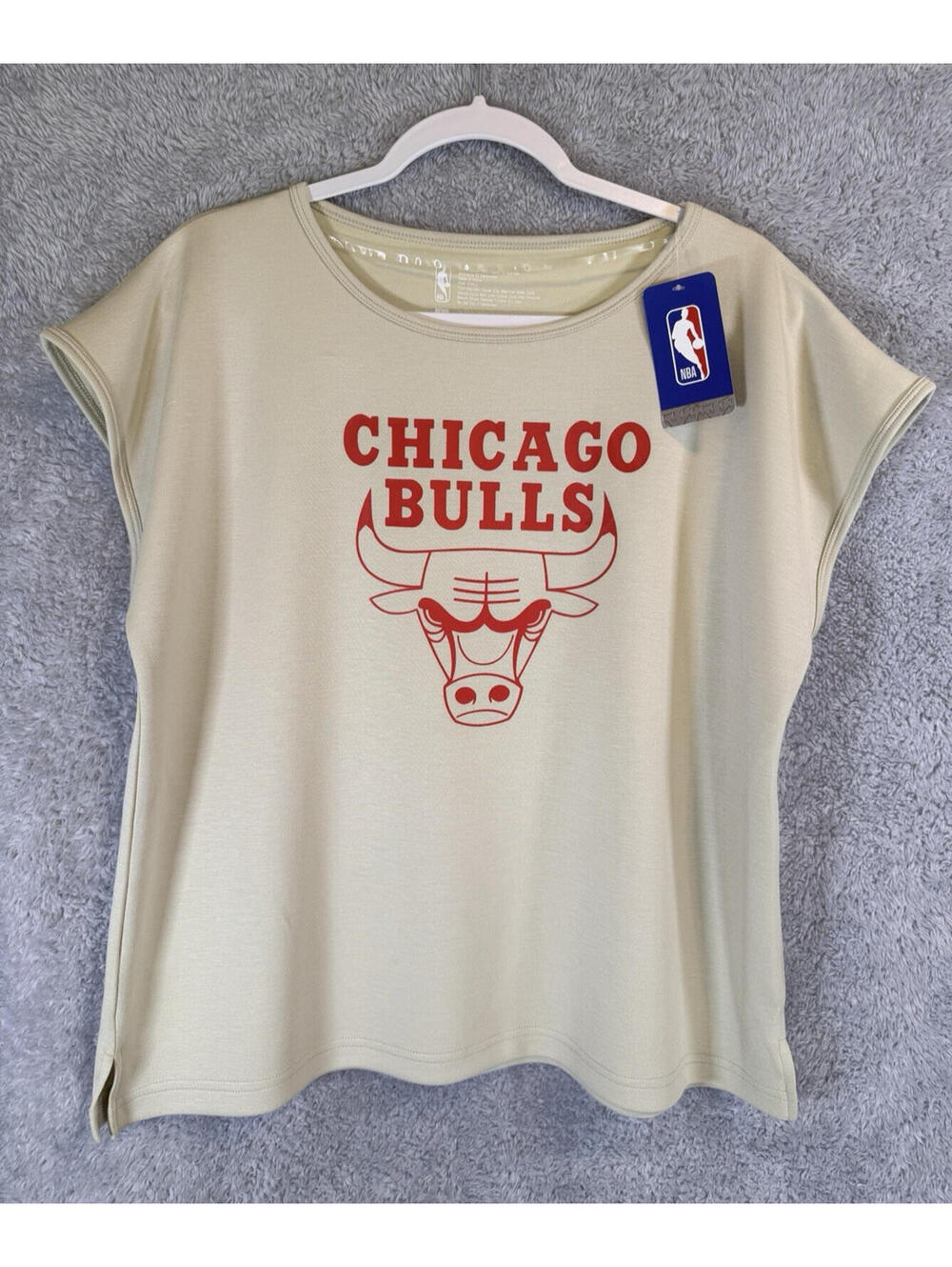 Chicago Bulls Women's Dolman Cap Sleeve T Shirt Sand Cream Beige NWT Tee Size L